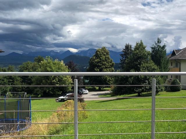 Velden View Ferienwohnung Mit Grosser Sonnenterrasse Und See- Und Karawankenblick Velden am Wörthersee Zewnętrze zdjęcie