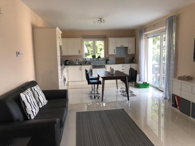 Velden View Ferienwohnung Mit Grosser Sonnenterrasse Und See- Und Karawankenblick Velden am Wörthersee Zewnętrze zdjęcie